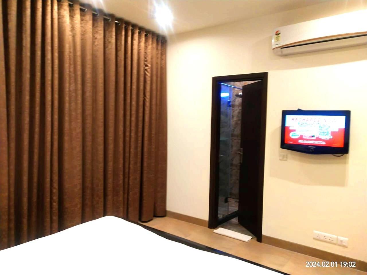 When In Gurgaon - Artemis Hospital 1 Min Walk, Fortis & Medanta 4 Mins Drive Ngoại thất bức ảnh