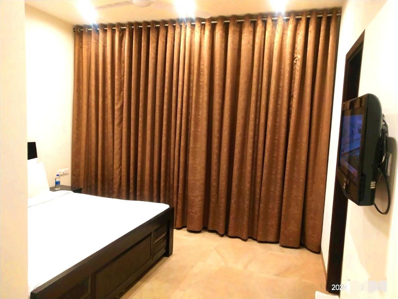 When In Gurgaon - Artemis Hospital 1 Min Walk, Fortis & Medanta 4 Mins Drive Ngoại thất bức ảnh