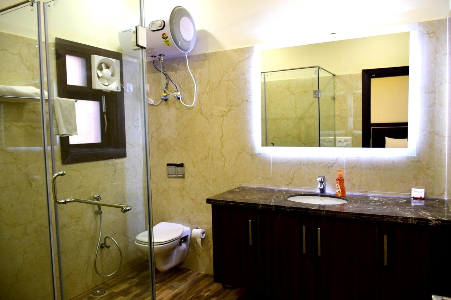 When In Gurgaon - Artemis Hospital 1 Min Walk, Fortis & Medanta 4 Mins Drive Ngoại thất bức ảnh