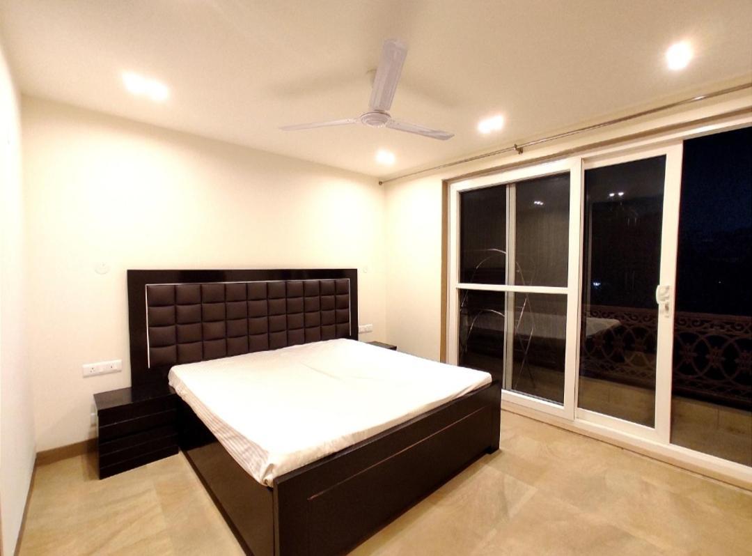 When In Gurgaon - Artemis Hospital 1 Min Walk, Fortis & Medanta 4 Mins Drive Ngoại thất bức ảnh
