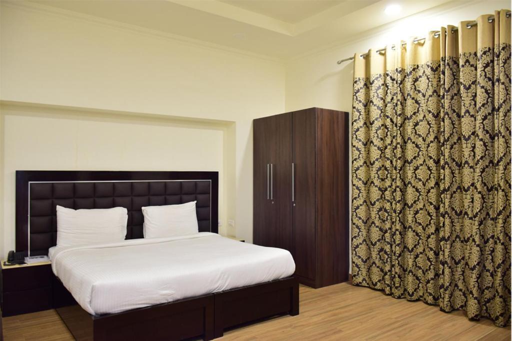 When In Gurgaon - Artemis Hospital 1 Min Walk, Fortis & Medanta 4 Mins Drive Ngoại thất bức ảnh