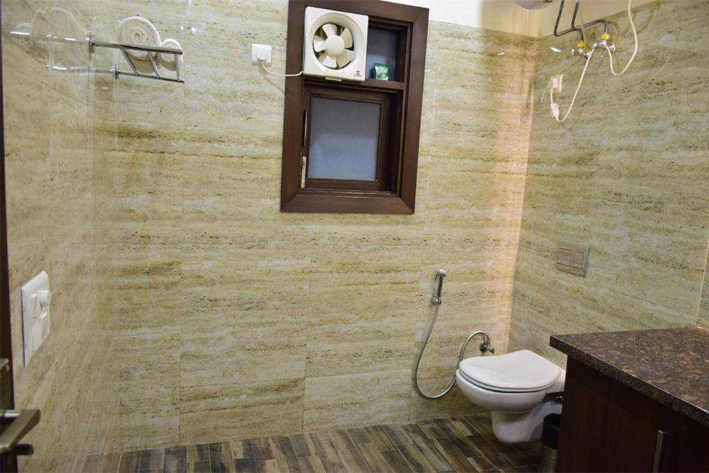 When In Gurgaon - Artemis Hospital 1 Min Walk, Fortis & Medanta 4 Mins Drive Ngoại thất bức ảnh