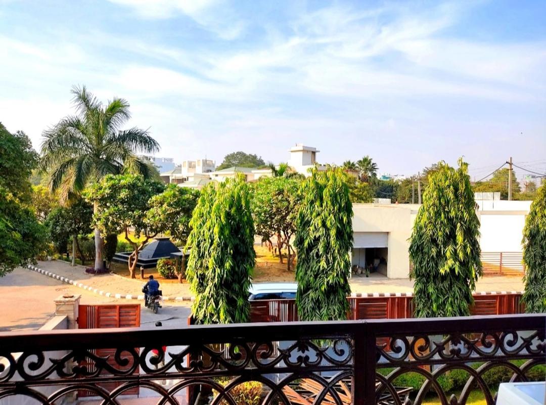 When In Gurgaon - Artemis Hospital 1 Min Walk, Fortis & Medanta 4 Mins Drive Ngoại thất bức ảnh
