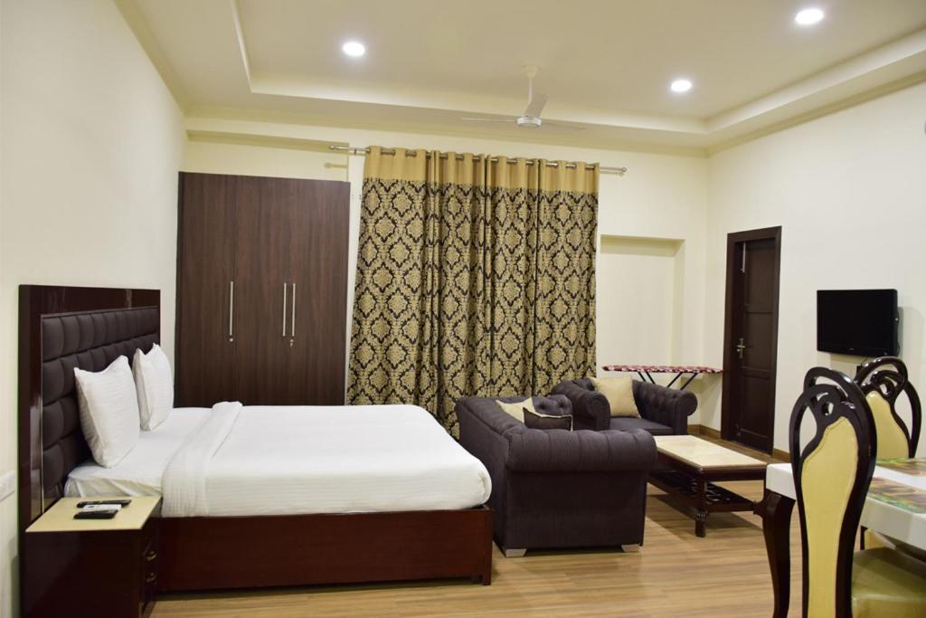When In Gurgaon - Artemis Hospital 1 Min Walk, Fortis & Medanta 4 Mins Drive Ngoại thất bức ảnh